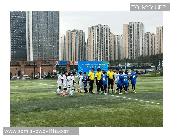 学校诚聘足球教练热爱运动者请加入我们共同培养未来足球明星